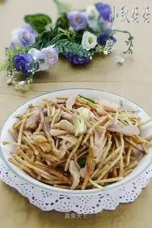 stir-fried shredded pork with houttuynia cordata