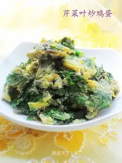 Scrambled eggs with celery leaves