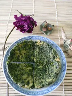 Shepherd's purse and shrimp skin egg cake