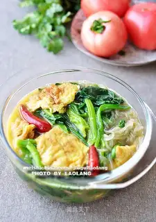 Stewed vermicelli with spinach and egg