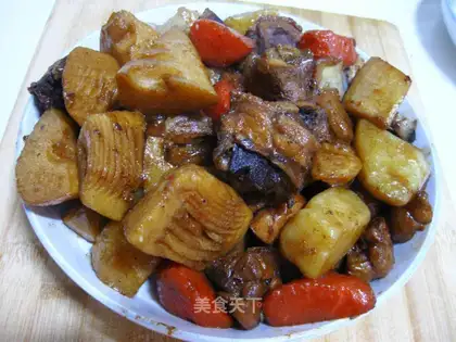 Roasted chicken nuggets with bamboo shoots and potatoes