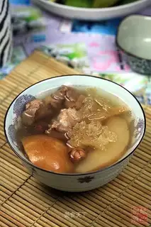 White fungus and pear stewed pork exhibition