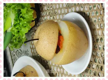 Steamed pear with rock sugar and red dates