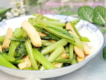 Dried bean curd with cabbage
