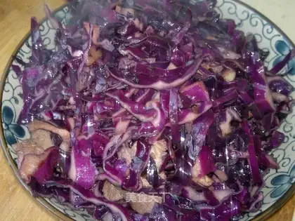 stir-fried pork with purple cabbage