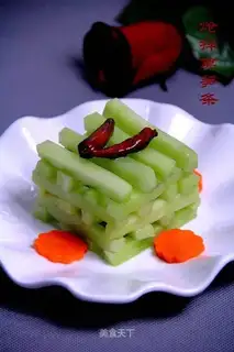 Stir lettuce strips with stir-fried vegetables