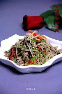Scrambled Chinese toon egg with three shredded shredded rice