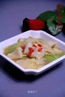 Stewed fish slices with lettuce