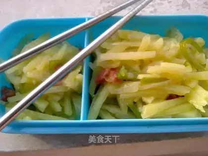 stir-fried shredded potatoes with green pepper