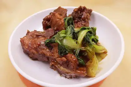 Ribs in tomato sauce