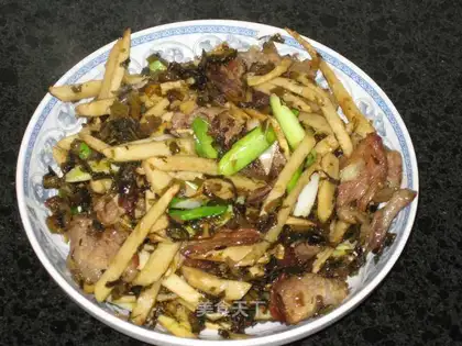 stir-fried spring bamboo shoots with shredded pork and vegetables