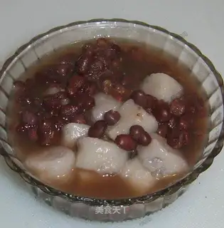 Red bean and taro round soup