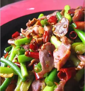 Garlic Sichuan-style chicken gizzards