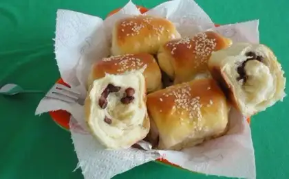 Cream red bean steak buns