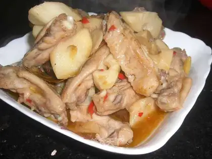 Chicken wings with small bamboo shoots