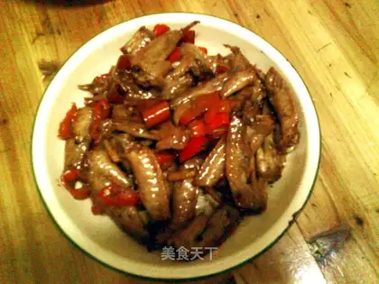 stir-fried chicken wings with green and red pepper