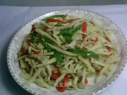Fried shredded pork with spring bamboo shoots
