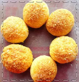 Golden coconut balls