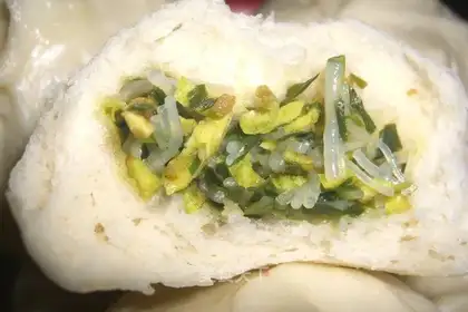 Egg and leek vermicelli bun