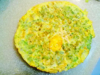 Fried egg with cold melon