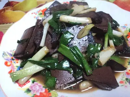 stir-fried pig blood with shallot