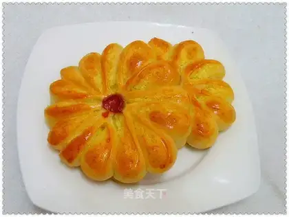 Flower-shaped coconut bread