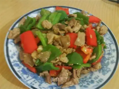 Fried pork slices with chili pepper