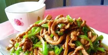 Fried shredded pork with green pepper and day lily