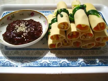 Three-shredded bean skin roll
