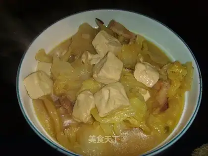 Stewed with frozen tofu with cabbage