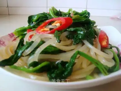 Spinach mixed vermicelli strips