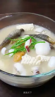 Mai-flavored seafood soup