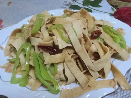 stir-fried chili with dried tofu skin