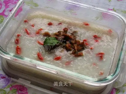 wolfberry and lean meat porridge
