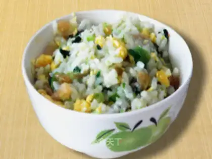 Fried rice with vegetables and eggs
