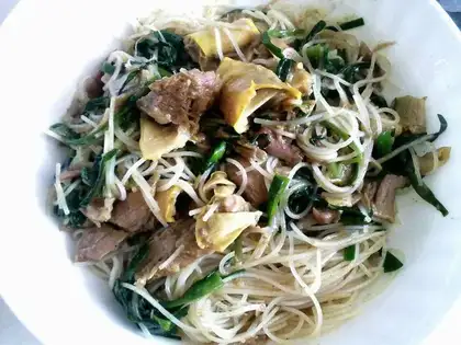 Curry beef stir-fried rice noodles