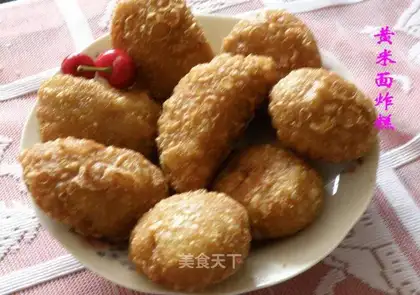 Yellow rice noodles fried cake