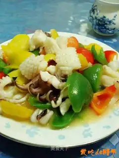 Cuttlefish rolls with colorful pepper