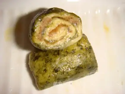 Two-color wormwood paste roll