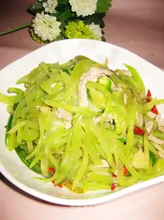 stir-fried shredded pork with lettuce