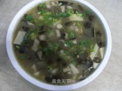 Hot and sour three-mushroom tofu soup