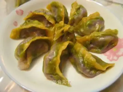 Steamed dumplings with three delicacies