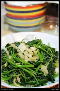 stir-fried sweet potato leaves with sour bamboo shoots