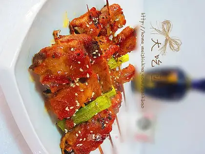 Grilled pork ribs with green garlic