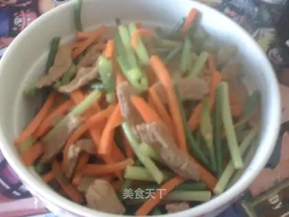 Stewed shredded pork with garlic moss