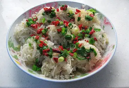 Steamed meatballs with radish
