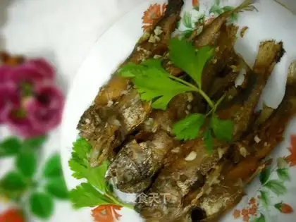 Pan-fried small yellow croaker