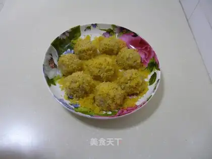 Yellow rice meatballs