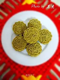 Sandwich mung bean cake