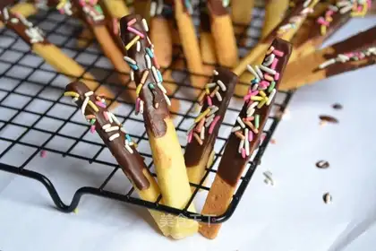 Chocolate cookie stick